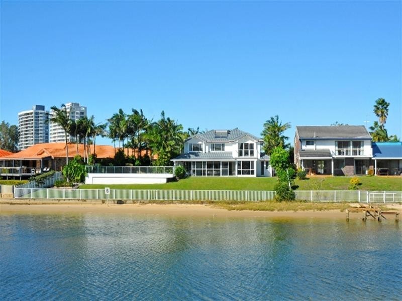 24 Cocos Crescent, Broadbeach Waters QLD 4218