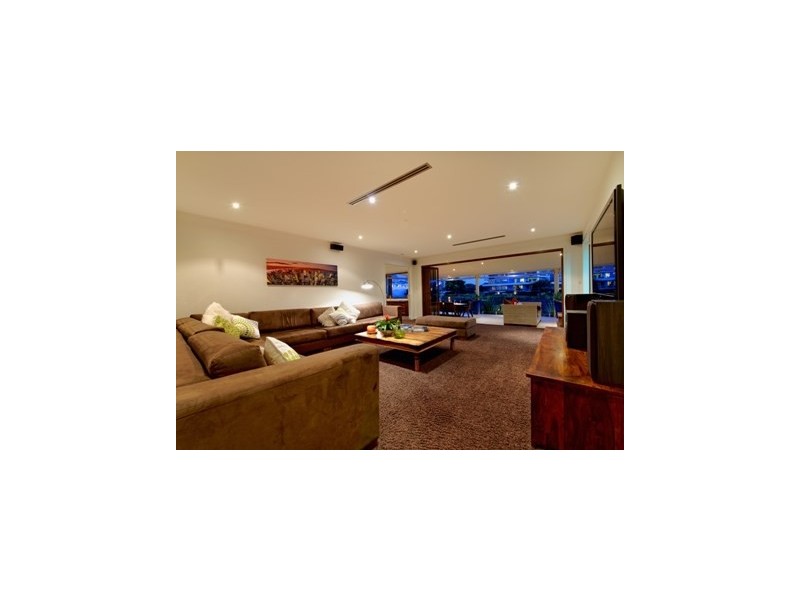139 Allambi Avenue, Broadbeach Waters QLD 4218