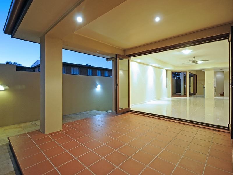 2/26 Jefferson Lane, Palm Beach QLD 4221