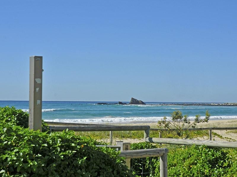 2/26 Jefferson Lane, Palm Beach QLD 4221