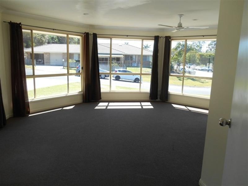 124 Henry Cotton Drive, Arundel QLD 4214