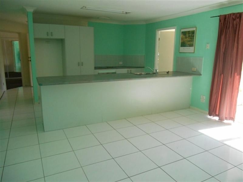 124 Henry Cotton Drive, Arundel QLD 4214