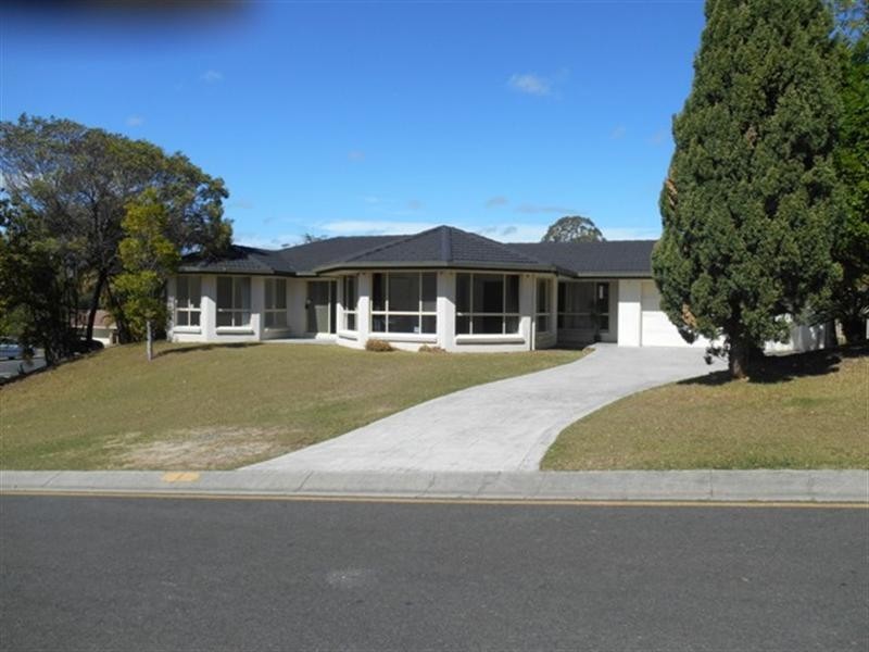 124 Henry Cotton Drive, Arundel QLD 4214