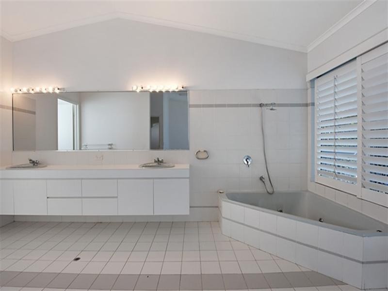 94 Albatross Avenue, Mermaid Beach QLD 4218