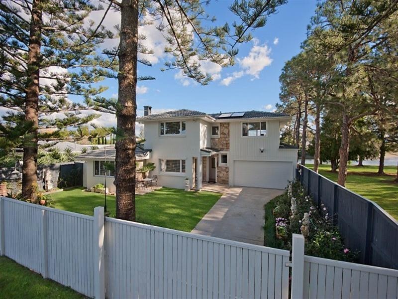 45 Allambi Avenue, Broadbeach Waters QLD 4218