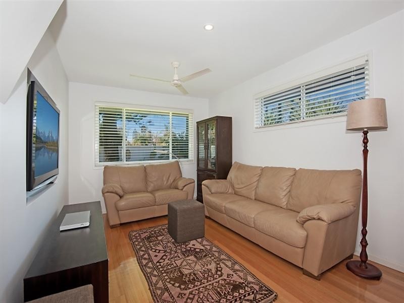 45 Allambi Avenue, Broadbeach Waters QLD 4218