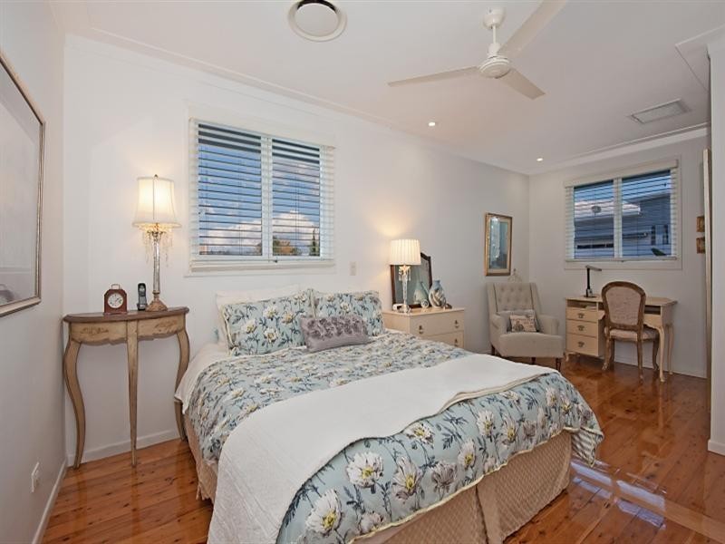 45 Allambi Avenue, Broadbeach Waters QLD 4218