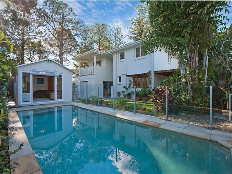 45 Allambi Avenue, Broadbeach Waters QLD 4218