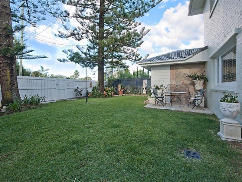 45 Allambi Avenue, Broadbeach Waters QLD 4218