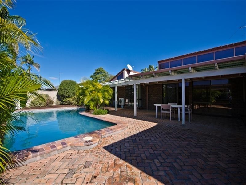 7 Peninsula Court, Mermaid Waters QLD 4218
