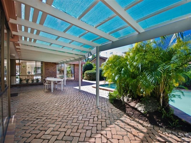 7 Peninsula Court, Mermaid Waters QLD 4218