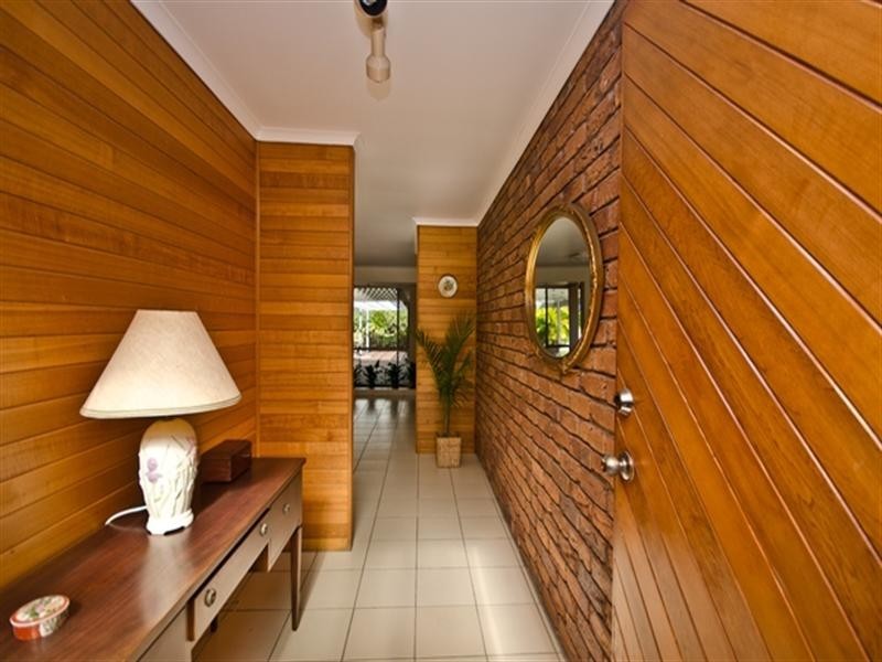 7 Peninsula Court, Mermaid Waters QLD 4218