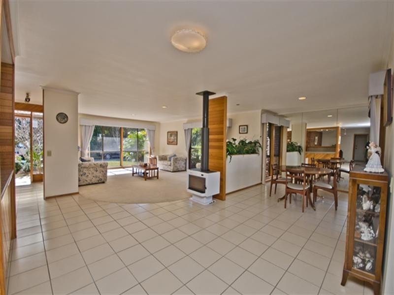 7 Peninsula Court, Mermaid Waters QLD 4218