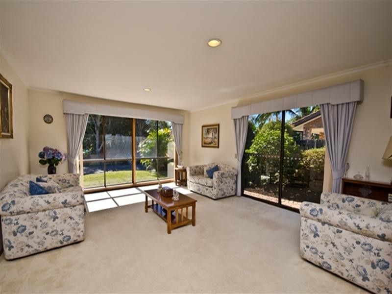 7 Peninsula Court, Mermaid Waters QLD 4218