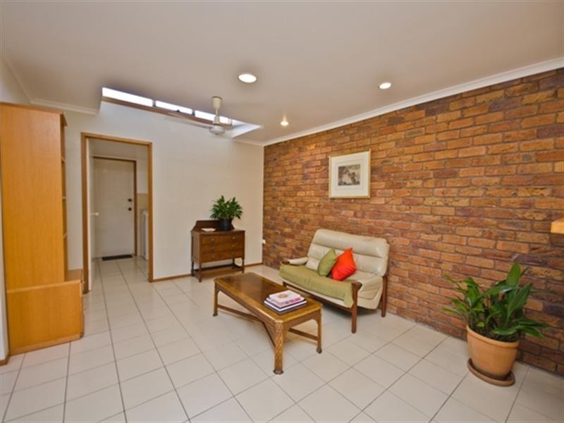 7 Peninsula Court, Mermaid Waters QLD 4218