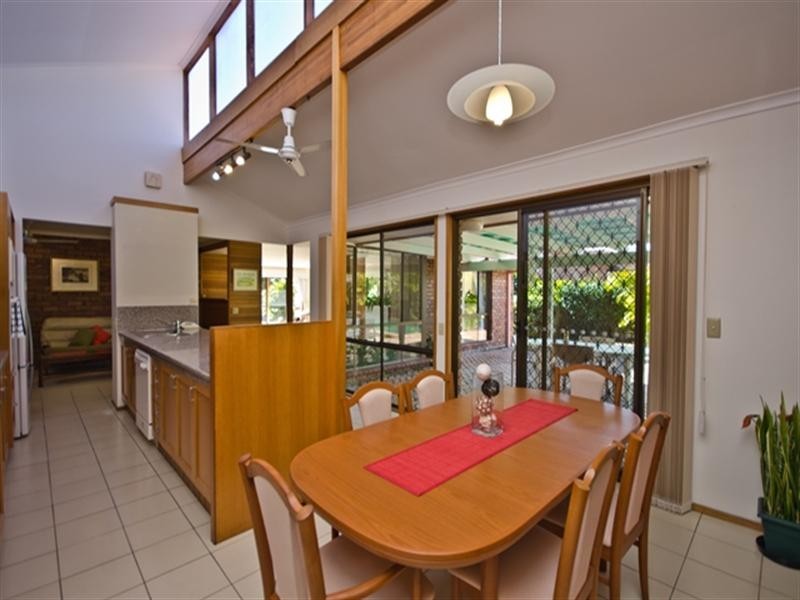 7 Peninsula Court, Mermaid Waters QLD 4218