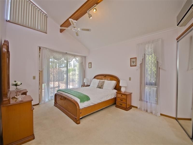 7 Peninsula Court, Mermaid Waters QLD 4218