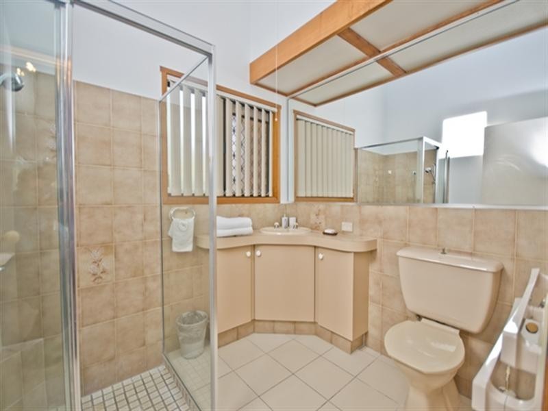 7 Peninsula Court, Mermaid Waters QLD 4218