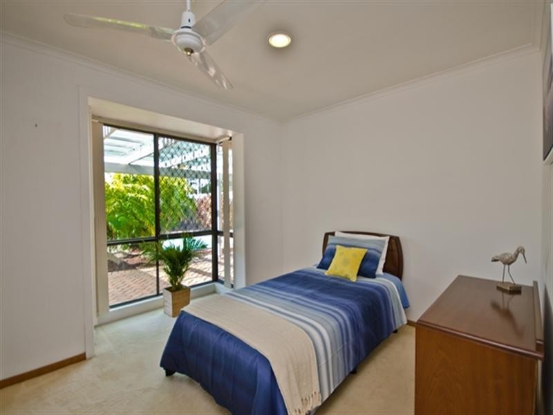 7 Peninsula Court, Mermaid Waters QLD 4218