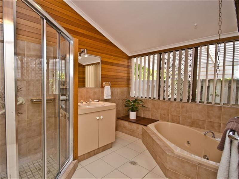 7 Peninsula Court, Mermaid Waters QLD 4218