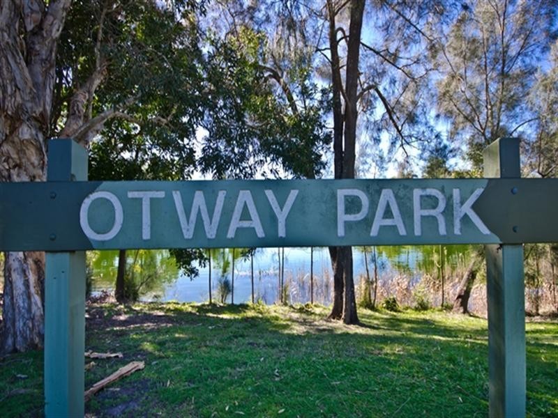 7 Peninsula Court, Mermaid Waters QLD 4218