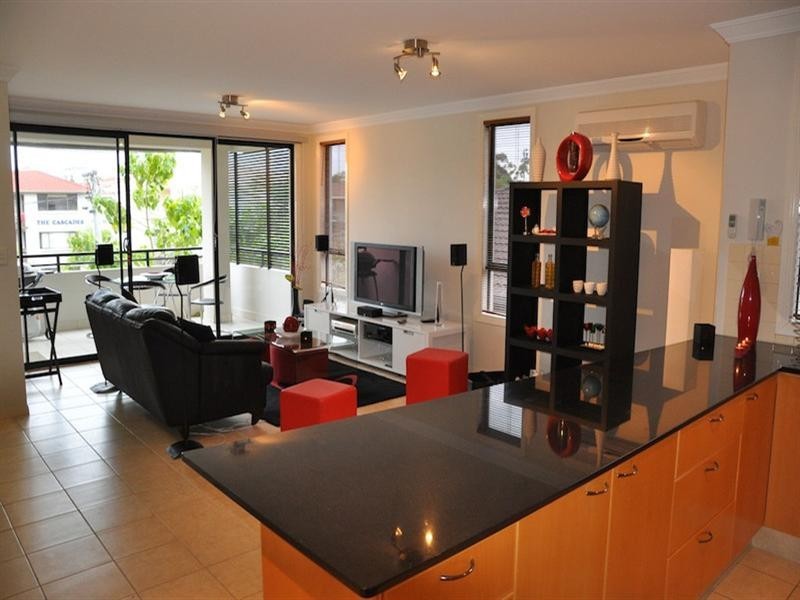 3/6 Rosewood Avenue, Broadbeach QLD 4218