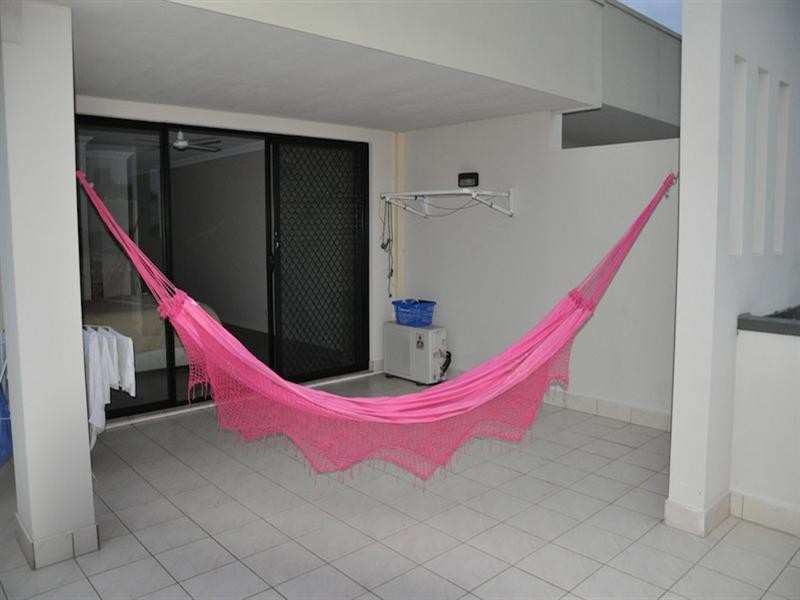 3/6 Rosewood Avenue, Broadbeach QLD 4218