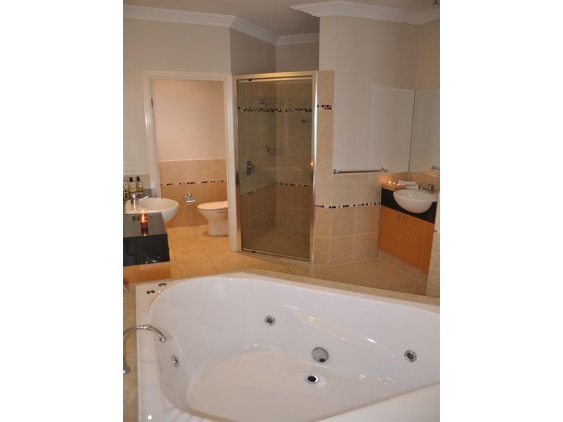 3/6 Rosewood Avenue, Broadbeach QLD 4218