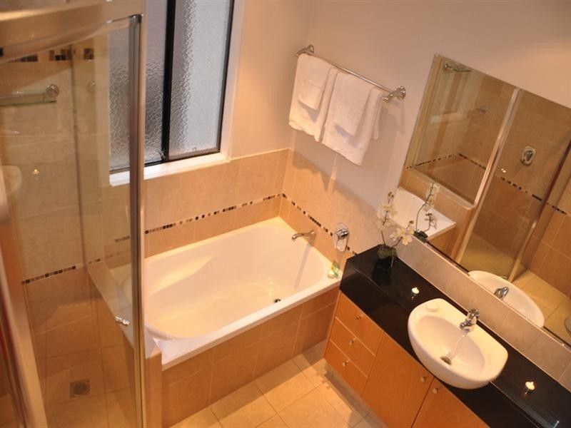 3/6 Rosewood Avenue, Broadbeach QLD 4218