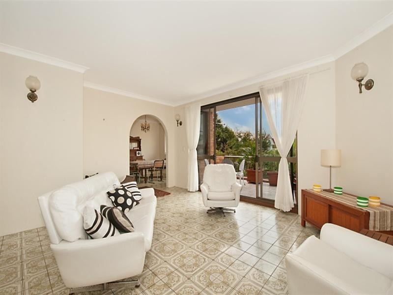 3/6 St Kilda Avenue, Broadbeach QLD 4218