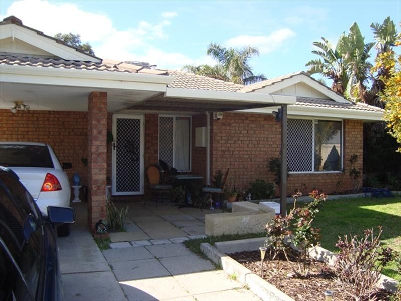 12 Robins Rise, Stratton WA 6056