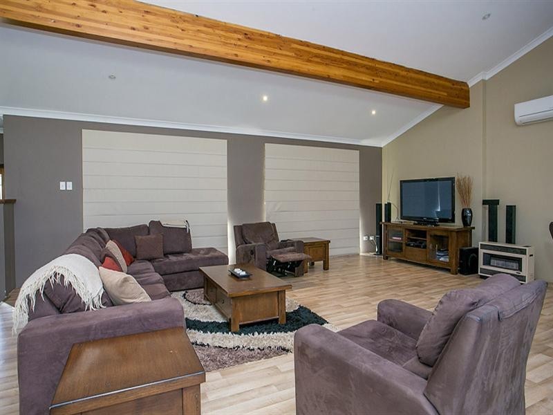 8 Clovelly Court, Maida Vale WA 6057