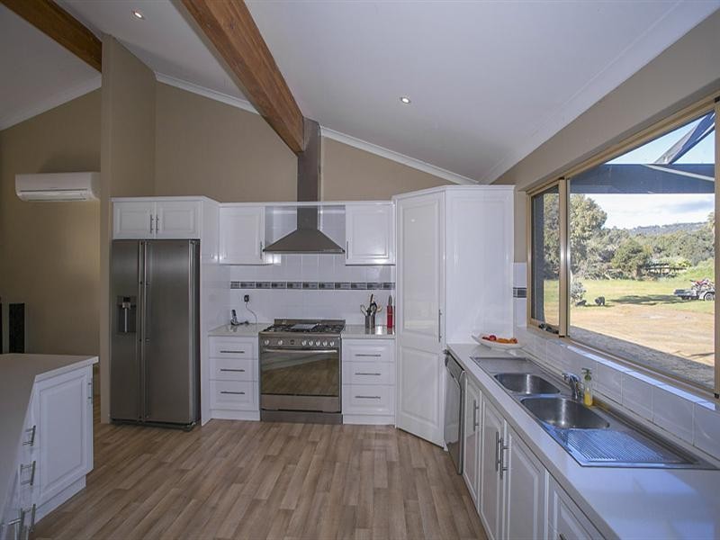 8 Clovelly Court, Maida Vale WA 6057