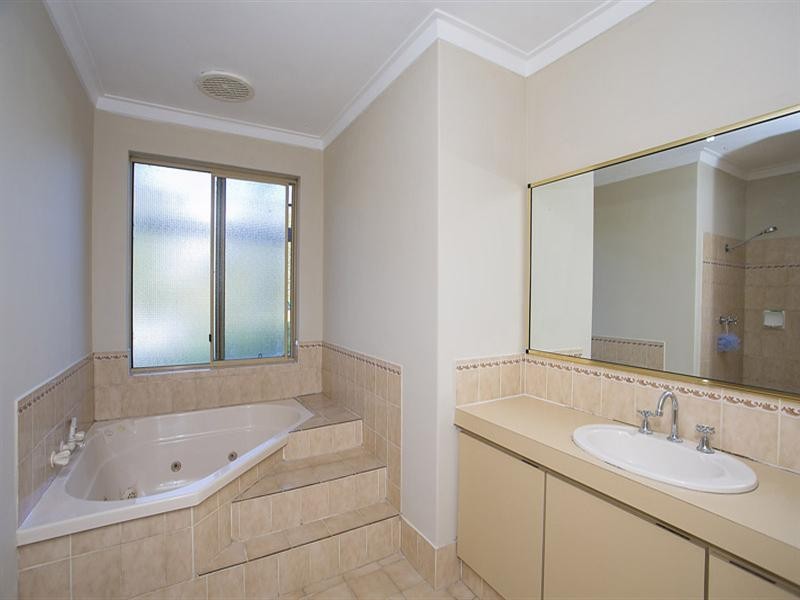 8 Clovelly Court, Maida Vale WA 6057