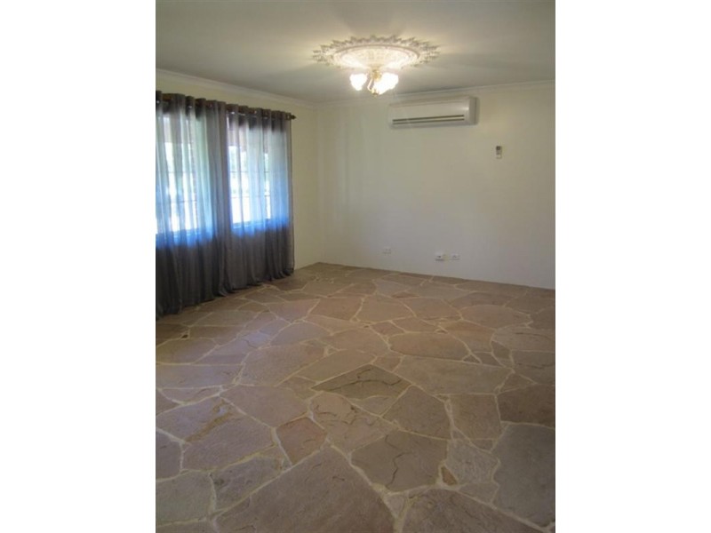 44 Kangaroo Entrance, Stratton WA 6056