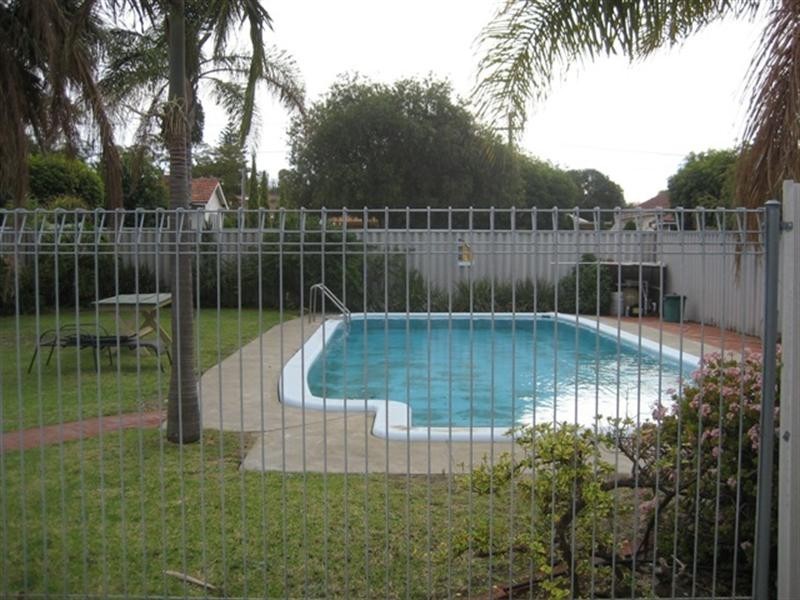 4 379-383 Hector Street, Yokine WA 6060