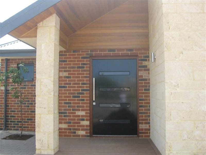 15 Pexton Drive, South Guildford WA 6055