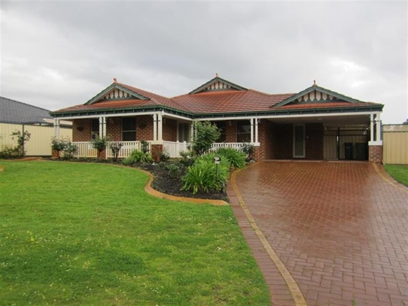 118 Lakeside Drive, Helena Valley WA 6056