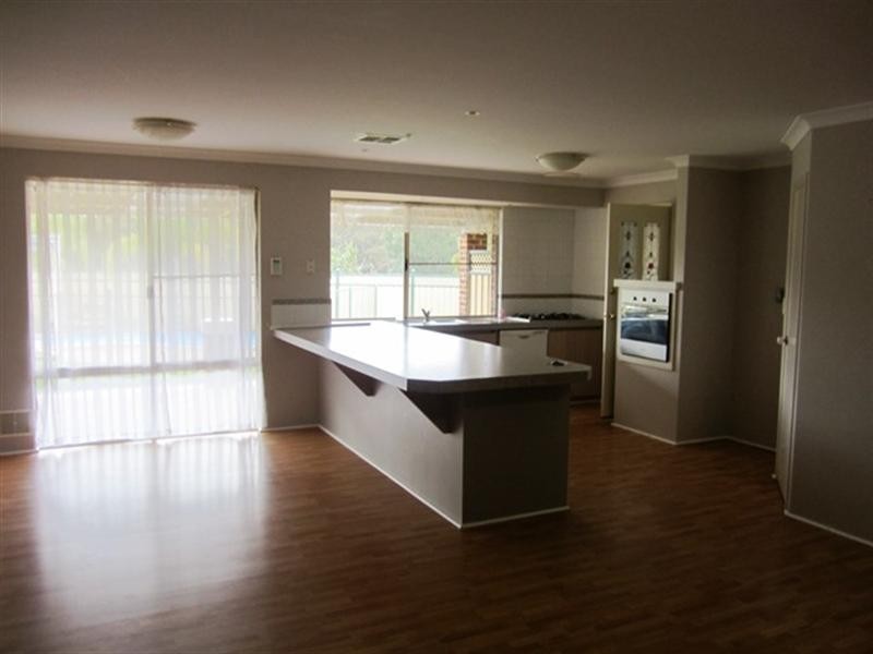 118 Lakeside Drive, Helena Valley WA 6056