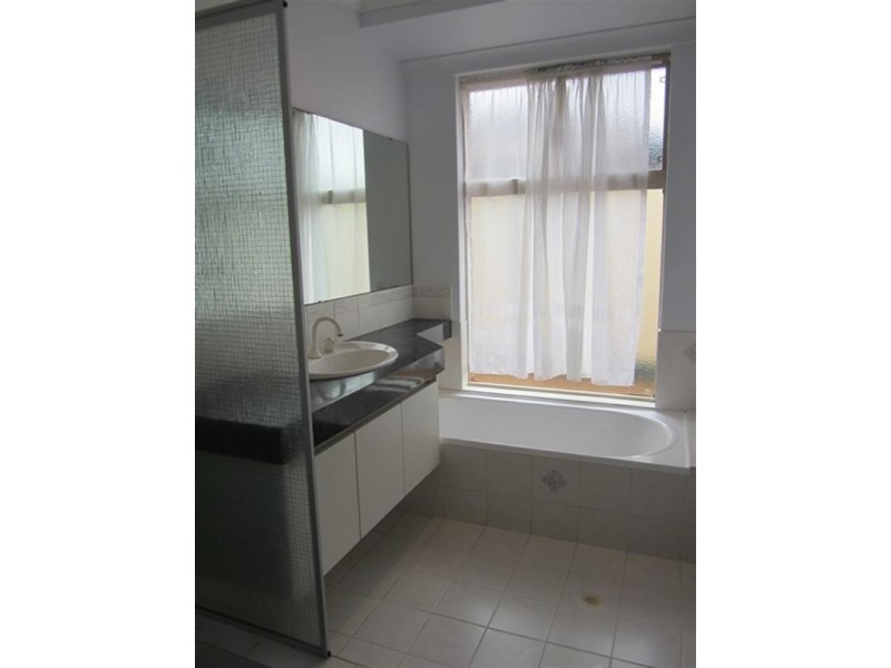 118 Lakeside Drive, Helena Valley WA 6056