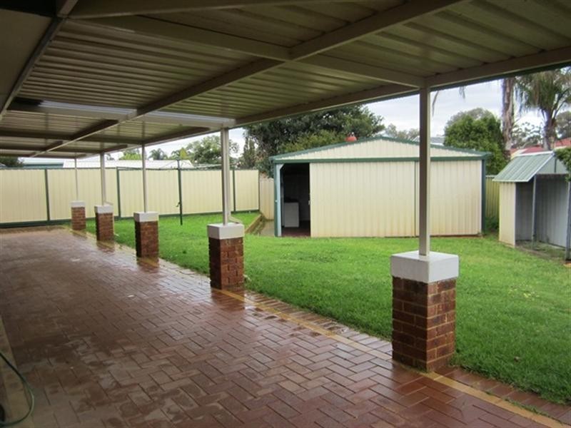 118 Lakeside Drive, Helena Valley WA 6056