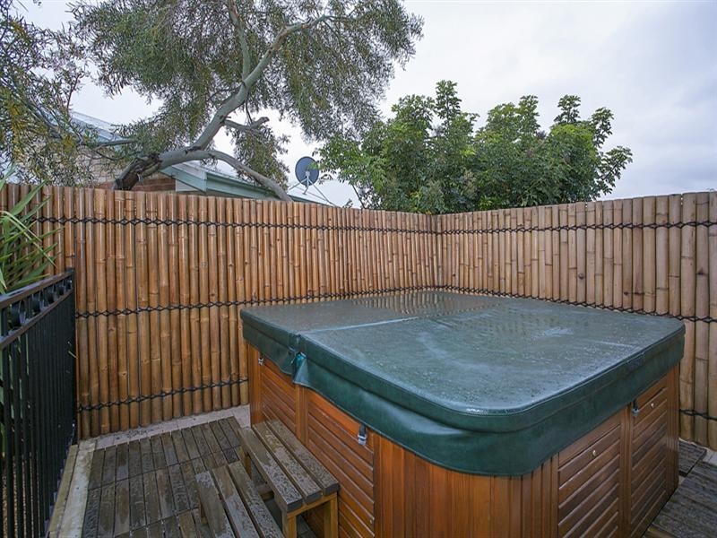 4 Kylee Close, South Guildford WA 6055