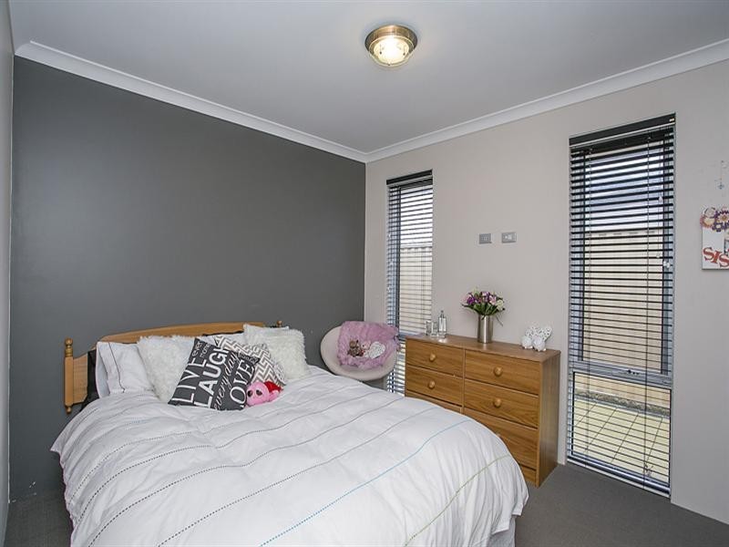 4 Kylee Close, South Guildford WA 6055