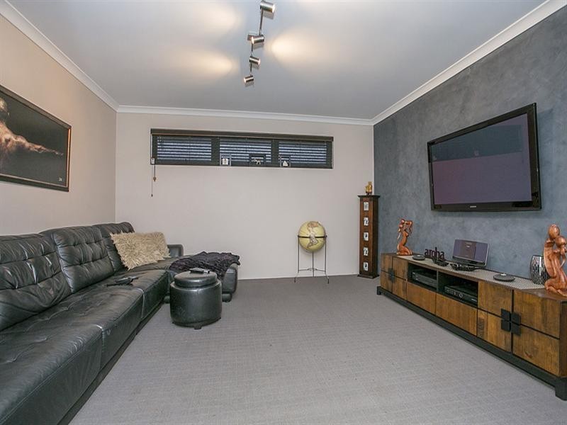 4 Kylee Close, South Guildford WA 6055