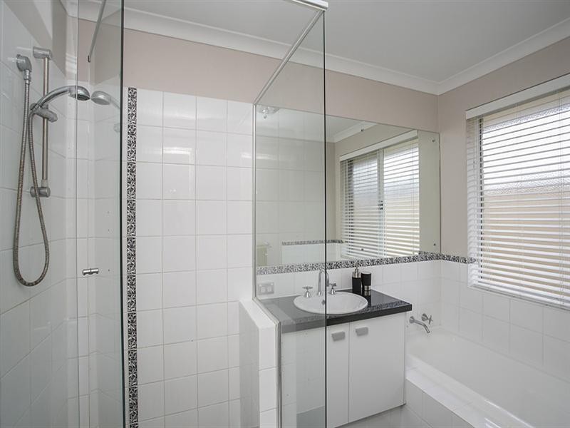 4 Kylee Close, South Guildford WA 6055