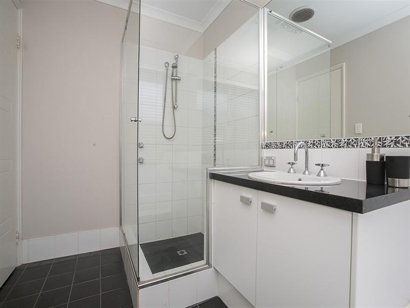 4 Kylee Close, South Guildford WA 6055