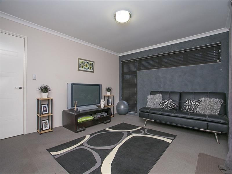 4 Kylee Close, South Guildford WA 6055