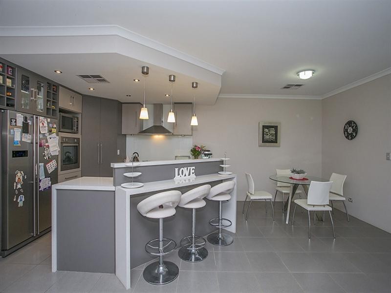 4 Kylee Close, South Guildford WA 6055