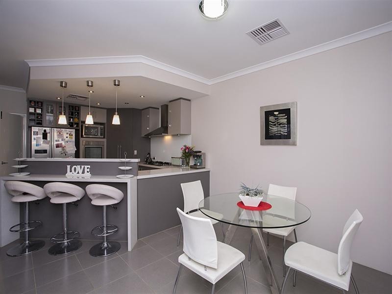4 Kylee Close, South Guildford WA 6055