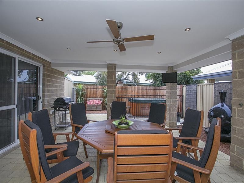 4 Kylee Close, South Guildford WA 6055